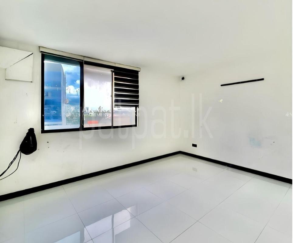 Unfurnished Apartment for Sale in Kollupitiya (Colombo 03)