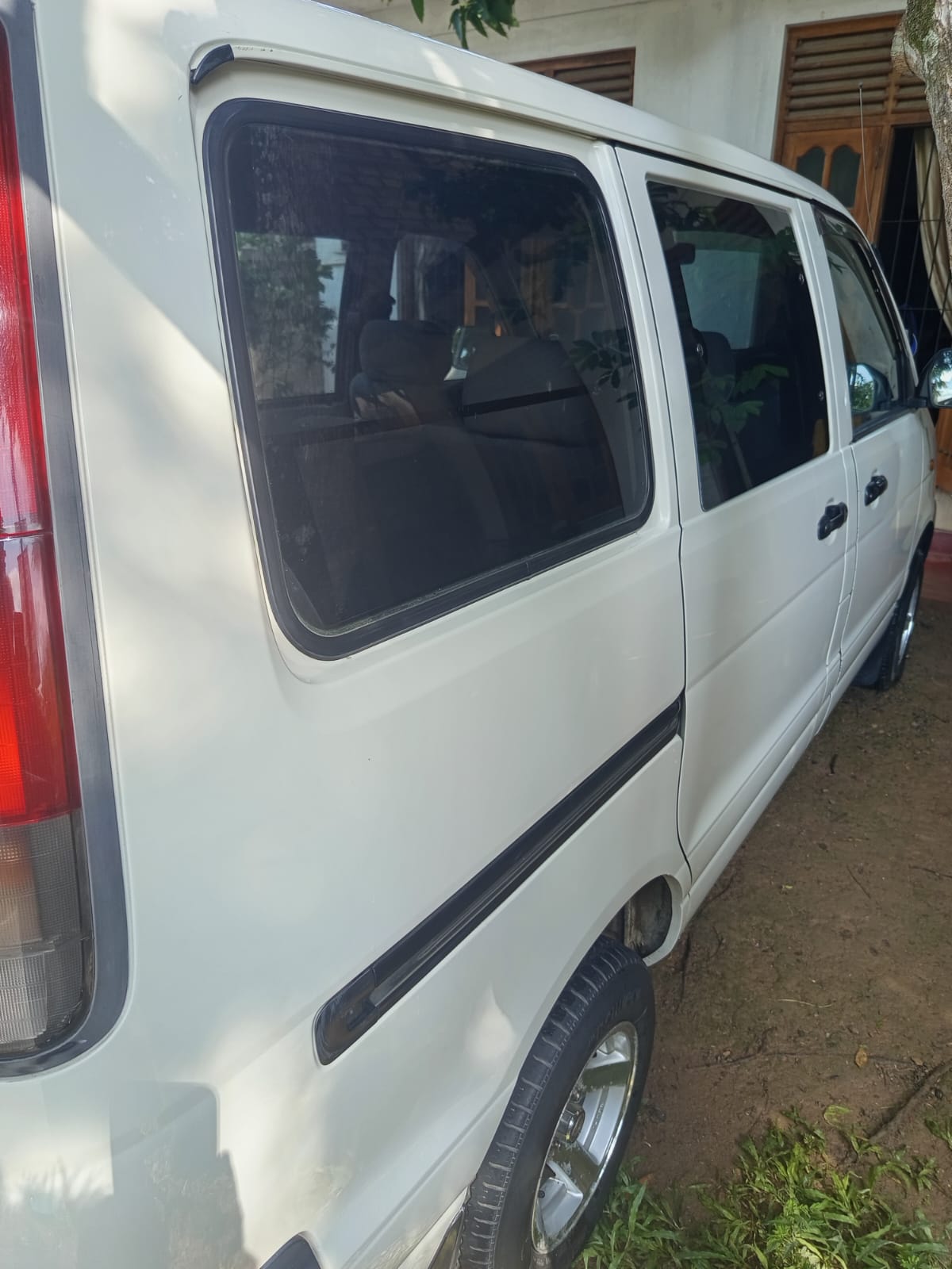 Toyota Noah 2004 - භාවිතා කරන ලද වෑන් රථය sale in Sri Lanka - patpat.lk