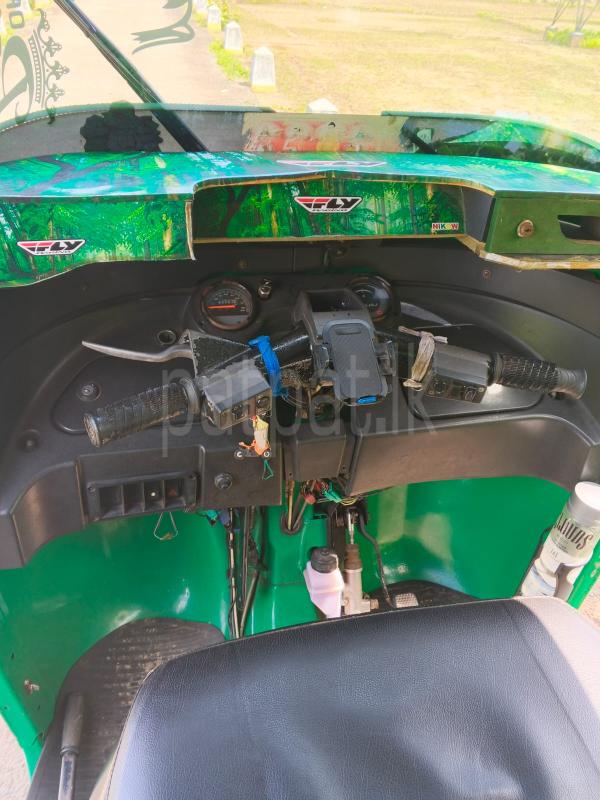 Bajaj 4 stroke 2017 - பயன்படுத்தப்பட்டது முச்சக்கர வண்டி sale in Sri Lanka - patpat.lk