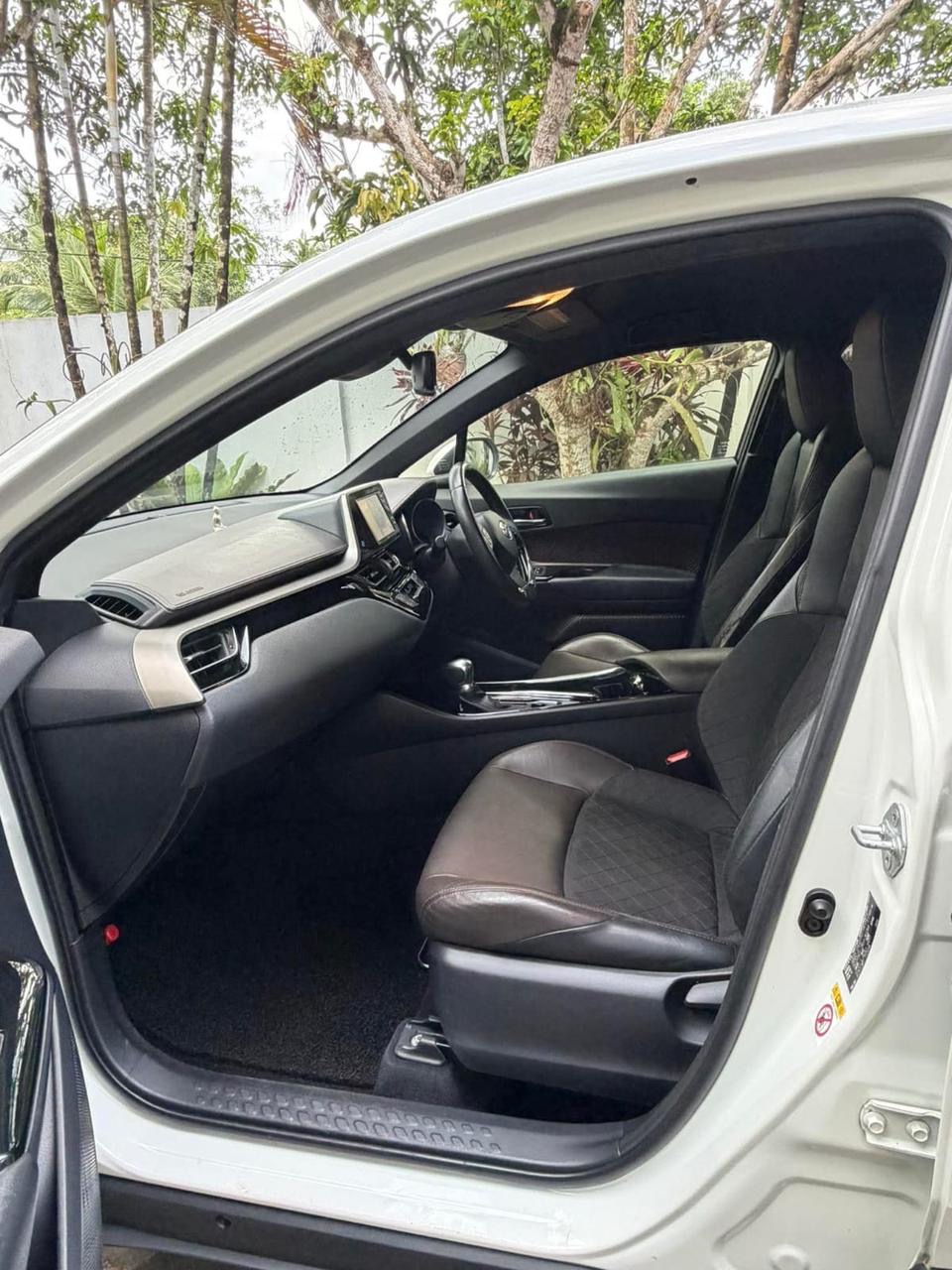 Toyota CHR 2017 - பயன்படுத்தப்பட்டது SUV sale in Sri Lanka - patpat.lk