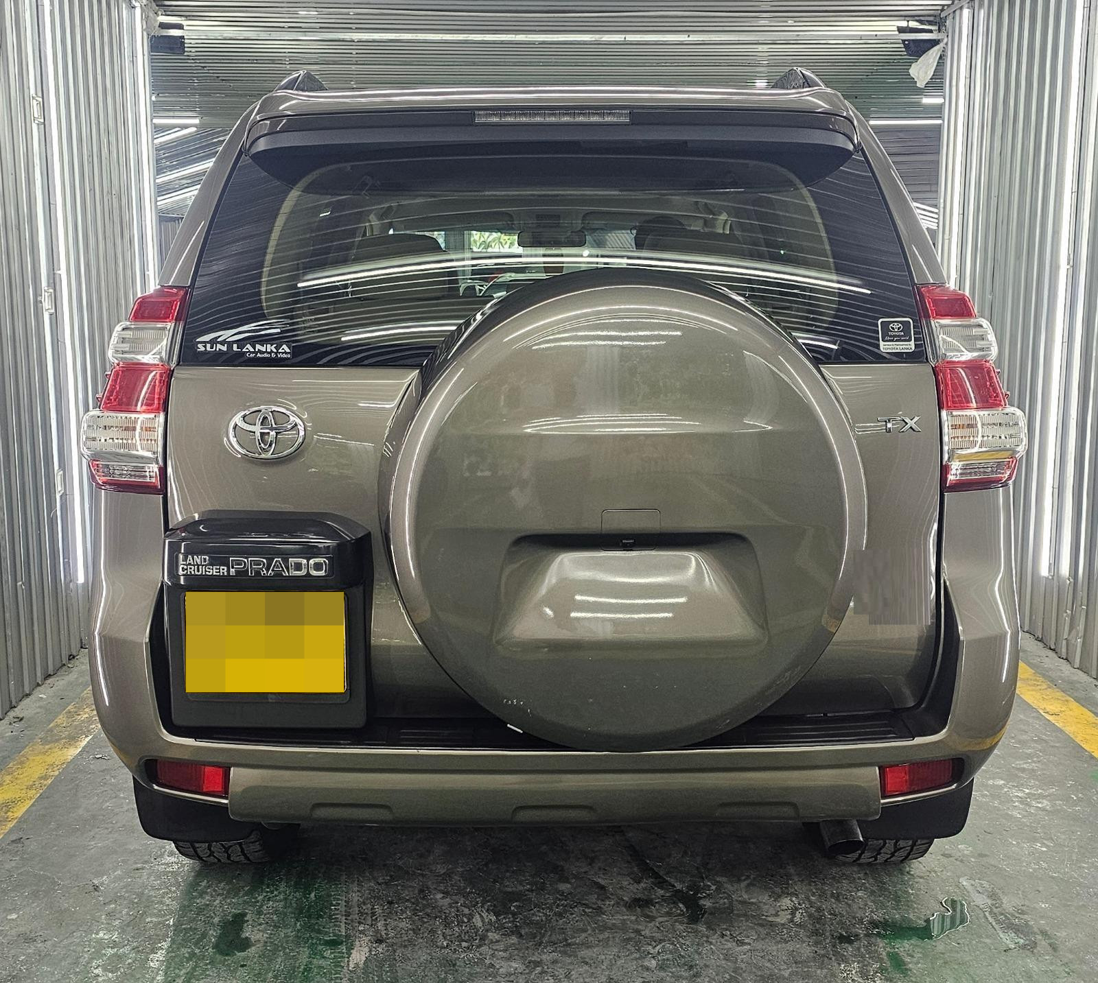 Toyota Land Cruiser 2015 - பயன்படுத்தப்பட்டது SUV sale in Sri Lanka - patpat.lk