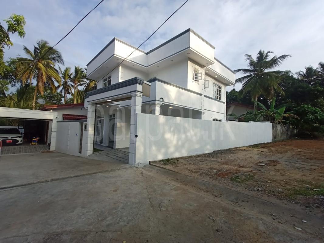 House for Sale in Bandaragama ads-image-1