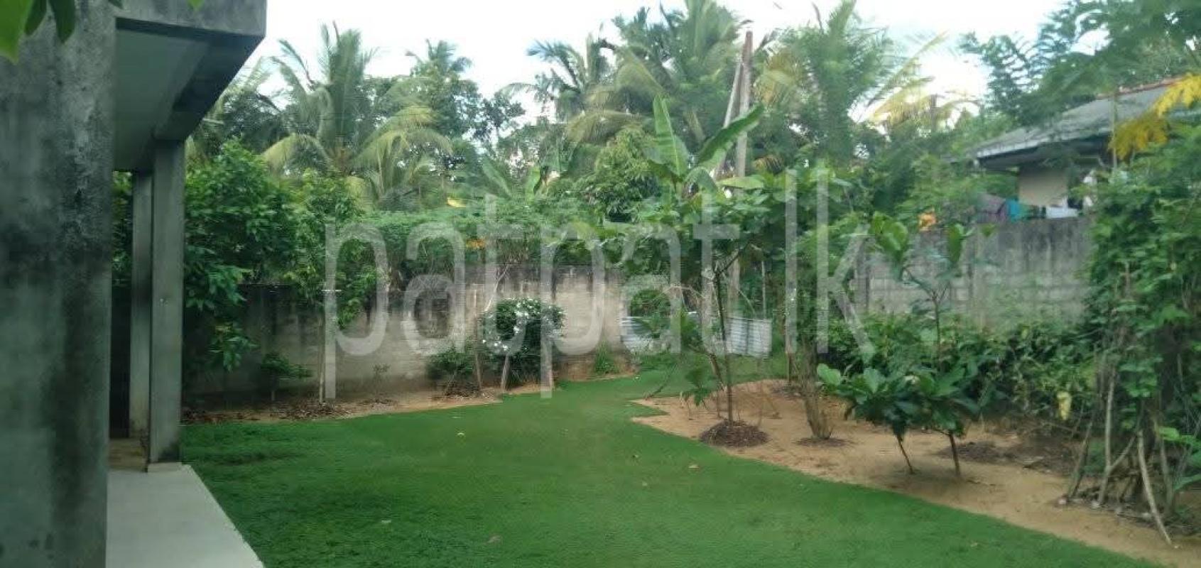 Commercial Land for Sale in Veyangoda