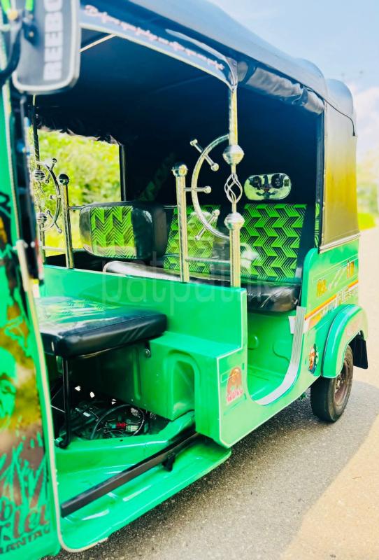 Bajaj Three Wheel 2013 - භාවිතා කරන ලද ත්‍රිරෝද රථය sale in Sri Lanka - patpat.lk