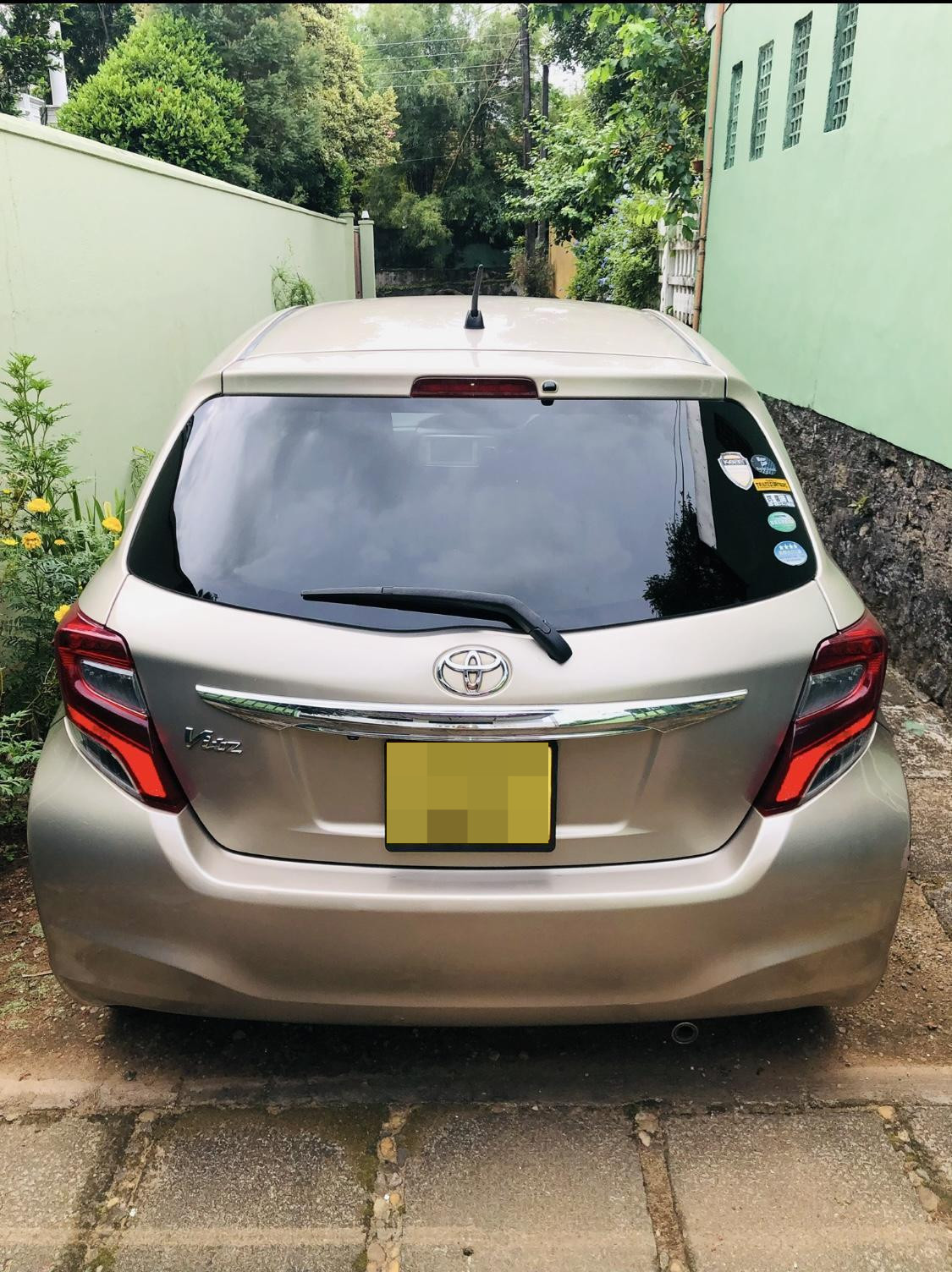 Toyota Vitz 2015 - பயன்படுத்தப்பட்டது கார் sale in Sri Lanka - patpat.lk