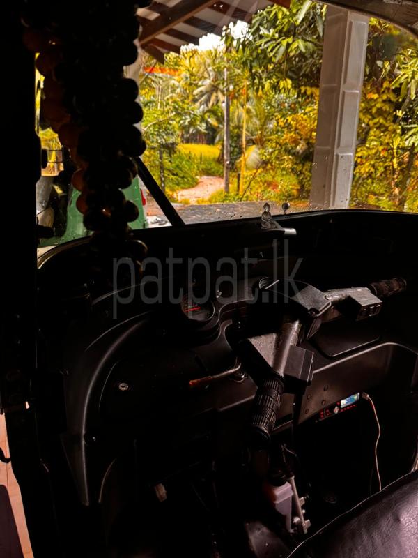 Bajaj 4 stroke 2015 - பயன்படுத்தப்பட்டது முச்சக்கர வண்டி sale in Sri Lanka - patpat.lk