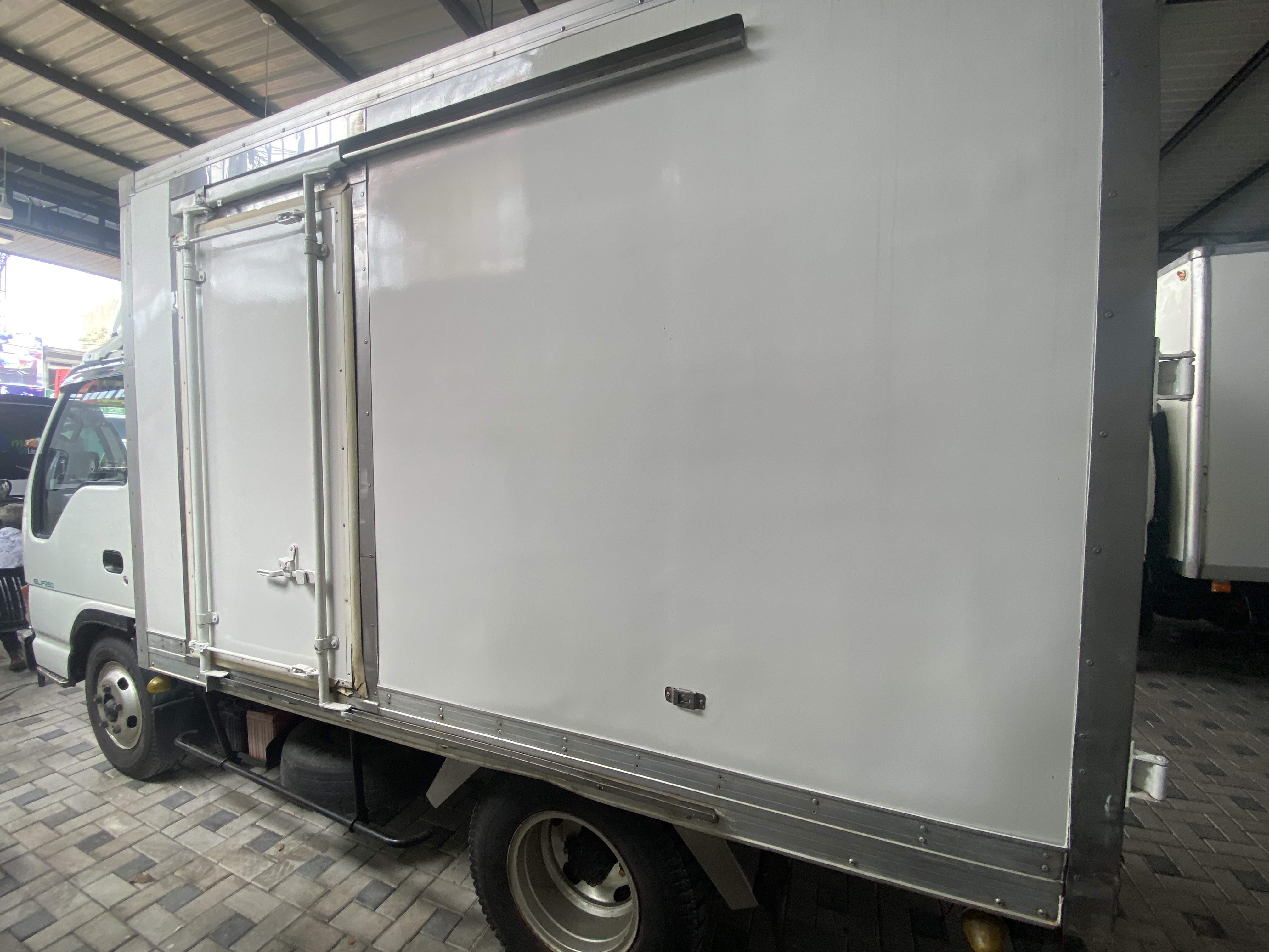 Isuzu ELF 1994 - பயன்படுத்தப்பட்டது டிரக் sale in Sri Lanka - patpat.lk