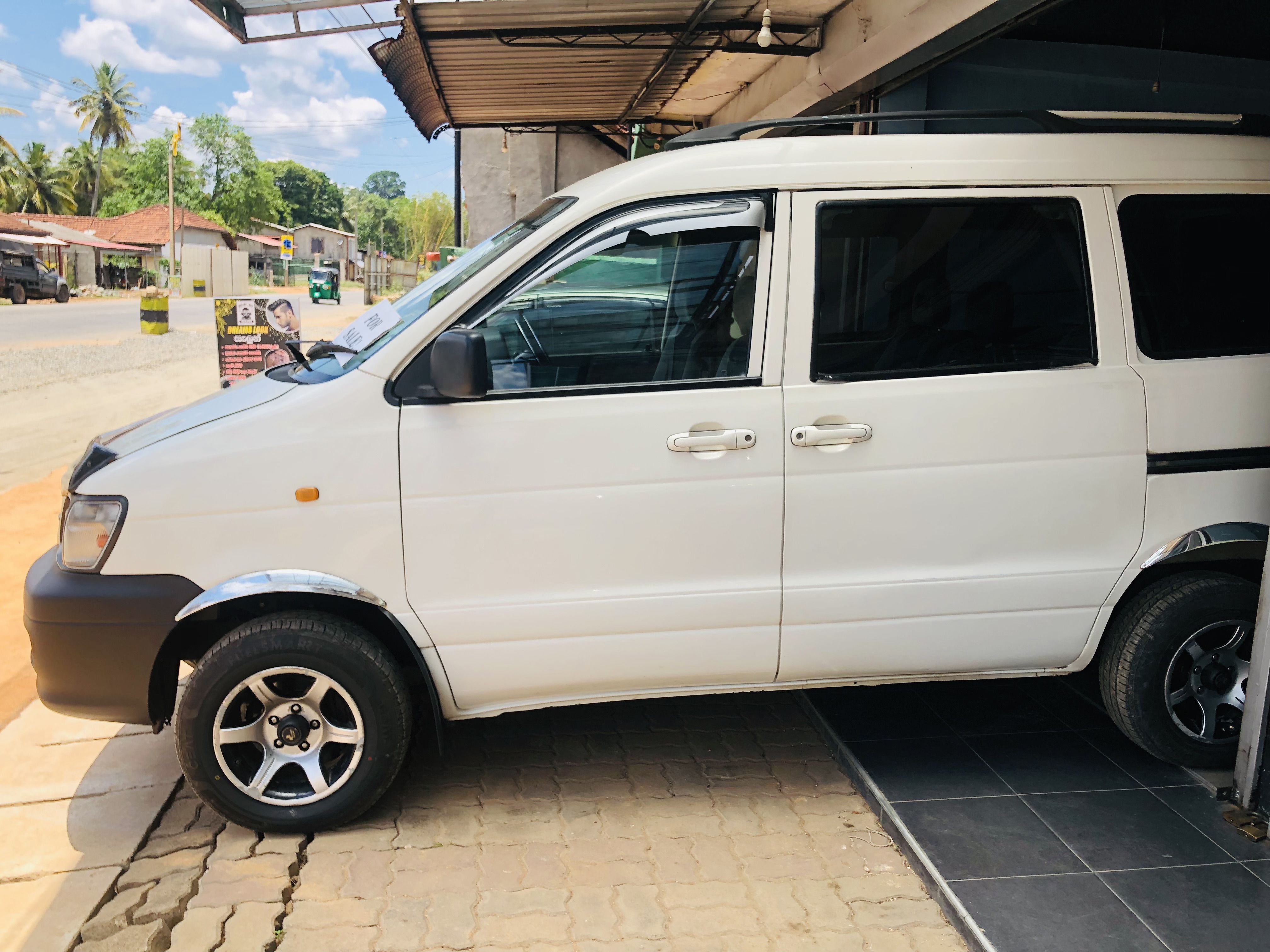 Toyota Noah 1999 - Used Van sale in Sri Lanka - patpat.lk