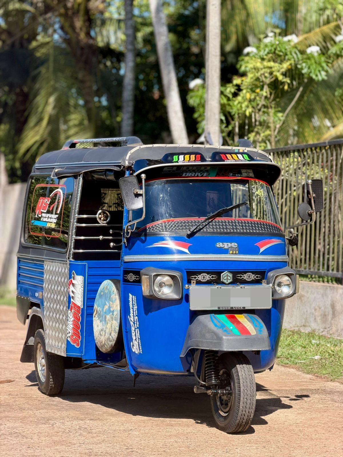 Piaggio Three Wheel 2014 ads-image-1