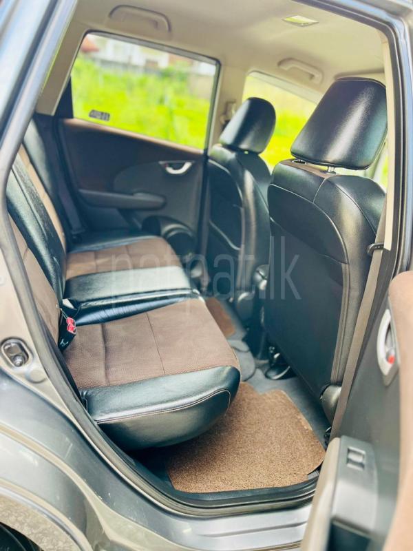 Honda FIT SHUTTLE 2013 - பயன்படுத்தப்பட்டது கார் sale in Sri Lanka - patpat.lk