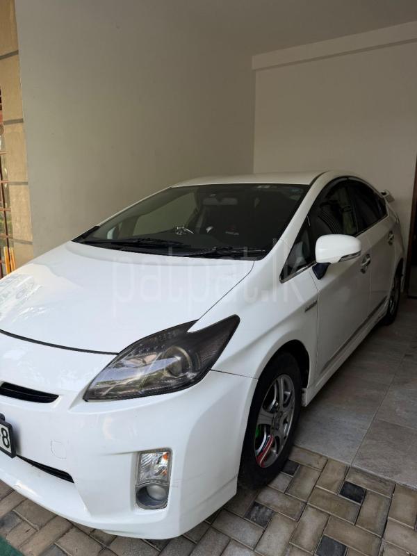 Toyota Prius 2018 - பயன்படுத்தப்பட்டது கார் sale in Sri Lanka - patpat.lk