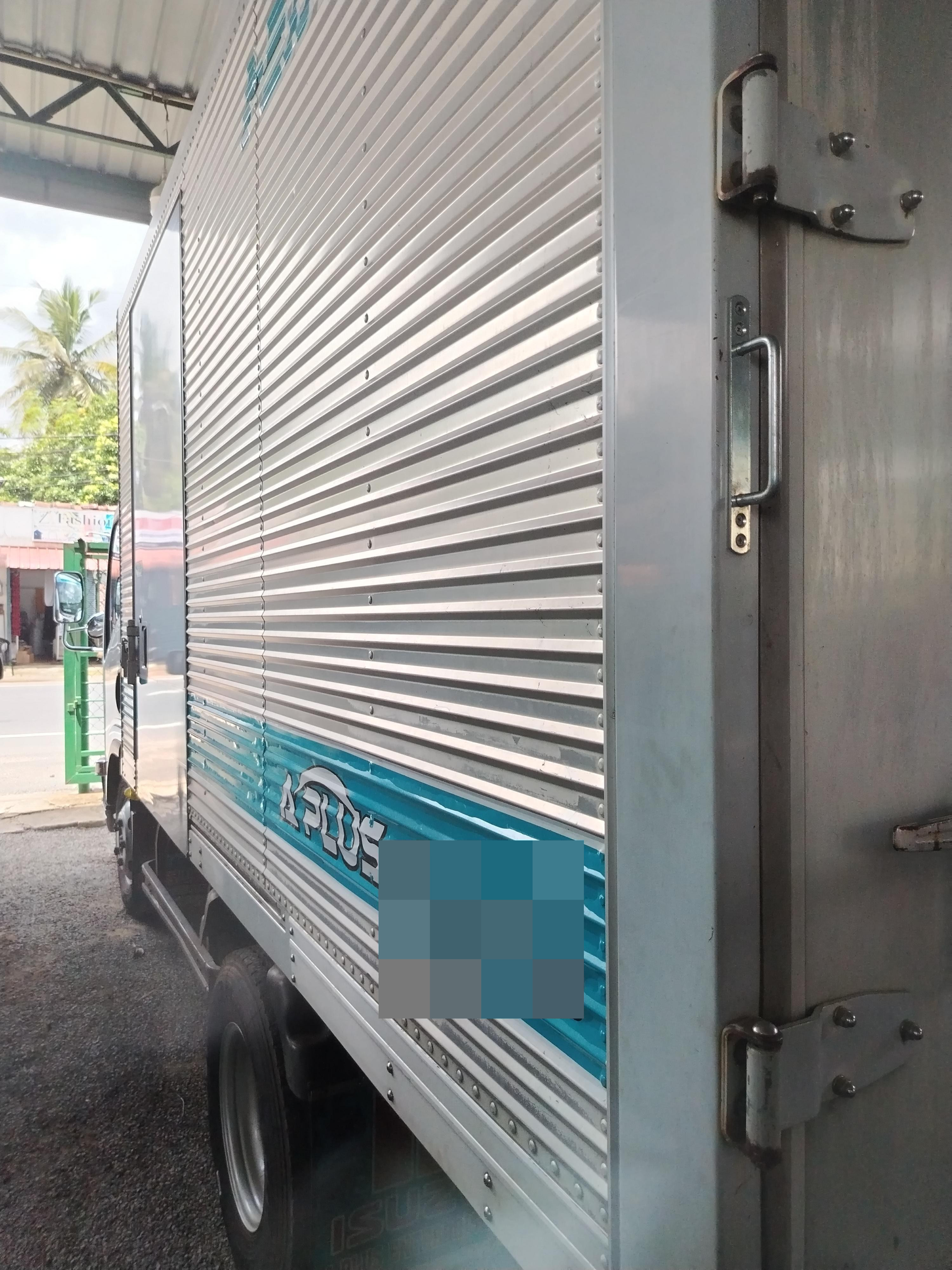 Isuzu ELF 2015 - பயன்படுத்தப்பட்டது டிரக் sale in Sri Lanka - patpat.lk