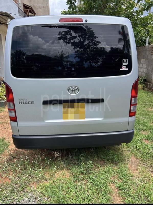 Toyota Hiace 2016 - பயன்படுத்தப்பட்டது வேன் sale in Sri Lanka - patpat.lk
