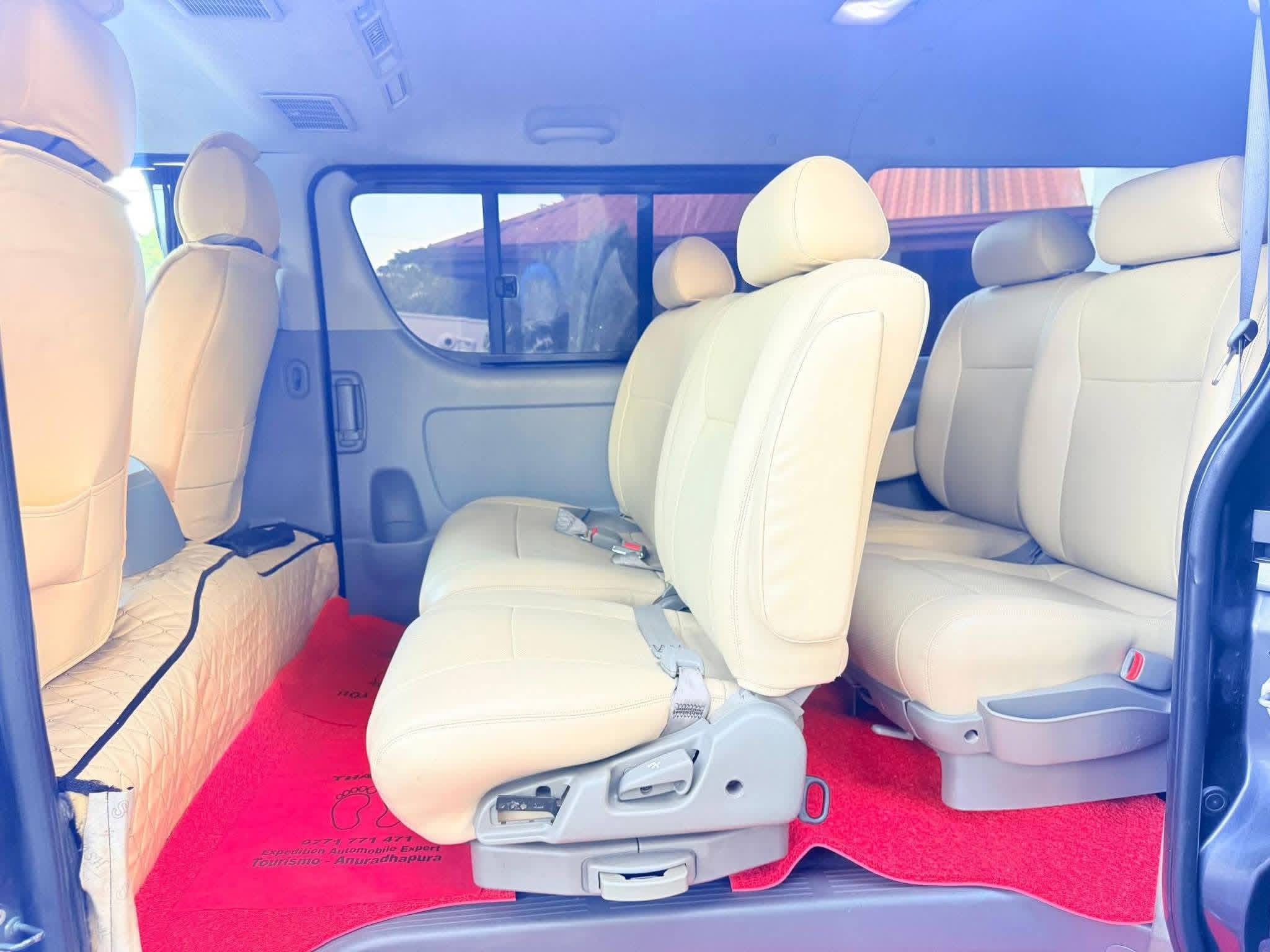 Toyota Hiace 2006 - பயன்படுத்தப்பட்டது வேன் sale in Sri Lanka - patpat.lk