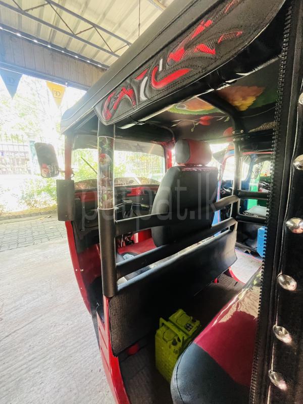 Bajaj 4 stroke 2018 - பயன்படுத்தப்பட்டது முச்சக்கர வண்டி sale in Sri Lanka - patpat.lk