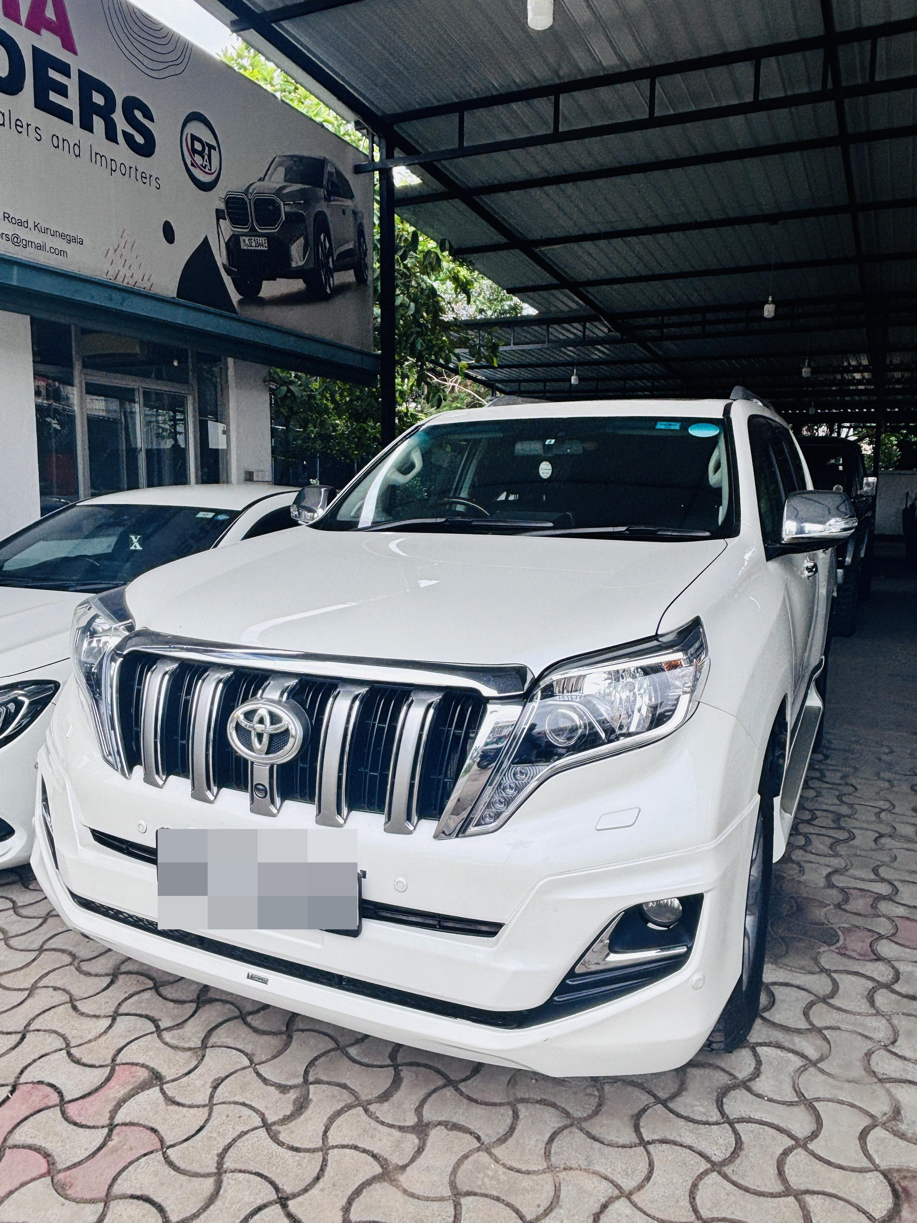 Toyota Land Cruiser 2010 - பயன்படுத்தப்பட்டது SUV sale in Sri Lanka - patpat.lk