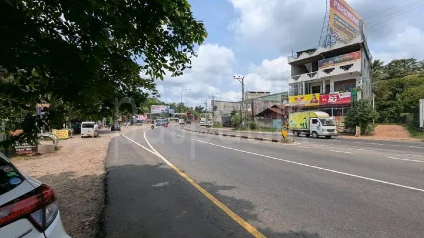 Commercial Land for Sale in Kalagedihena