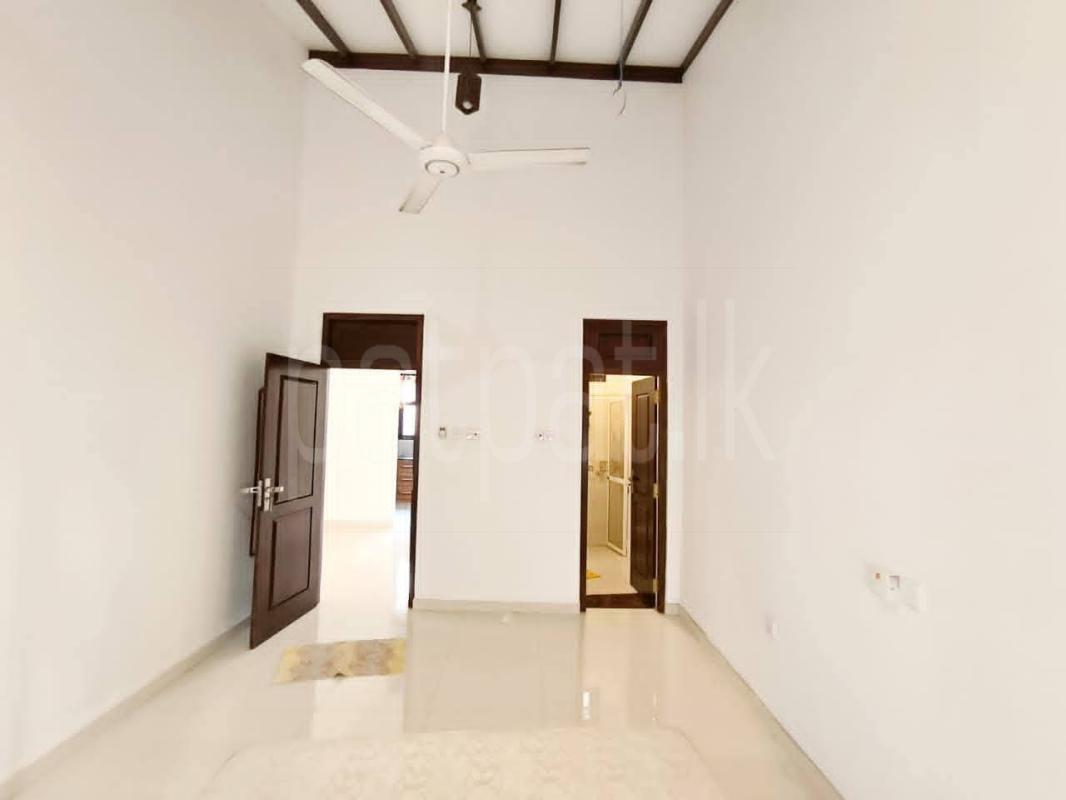 House for Sale in Athurugiriya