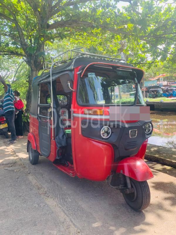 Bajaj Three Wheel 2018 - பயன்படுத்தப்பட்டது முச்சக்கர வண்டி sale in Sri Lanka - patpat.lk
