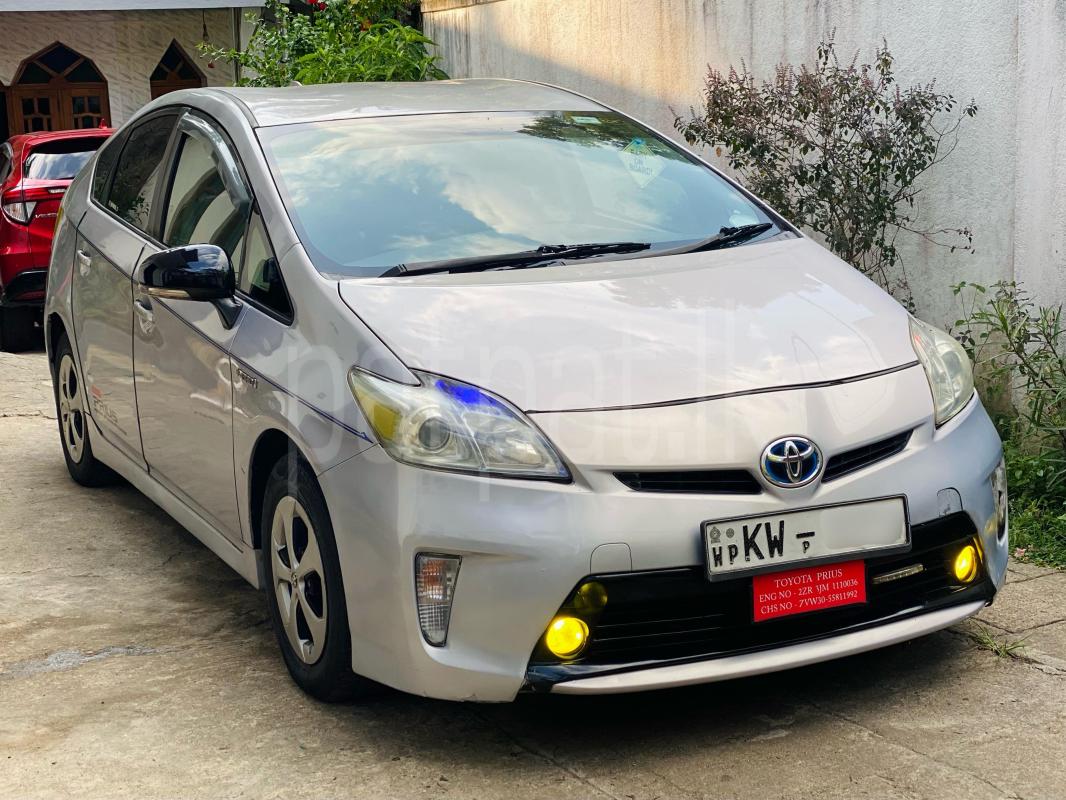 Toyota Prius 2012 - பயன்படுத்தப்பட்டது கார் sale in Sri Lanka - patpat.lk