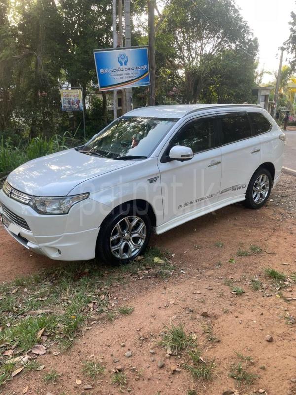 Mitsubishi Outlander 2013 - Used SUV sale in Sri Lanka - patpat.lk