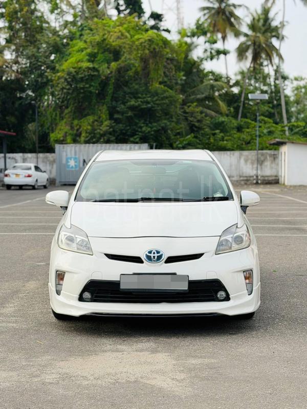 Toyota PRIUS S GRADE 2012 - மறுசீரமைக்கப்பட்டது கார் sale in Sri Lanka - patpat.lk