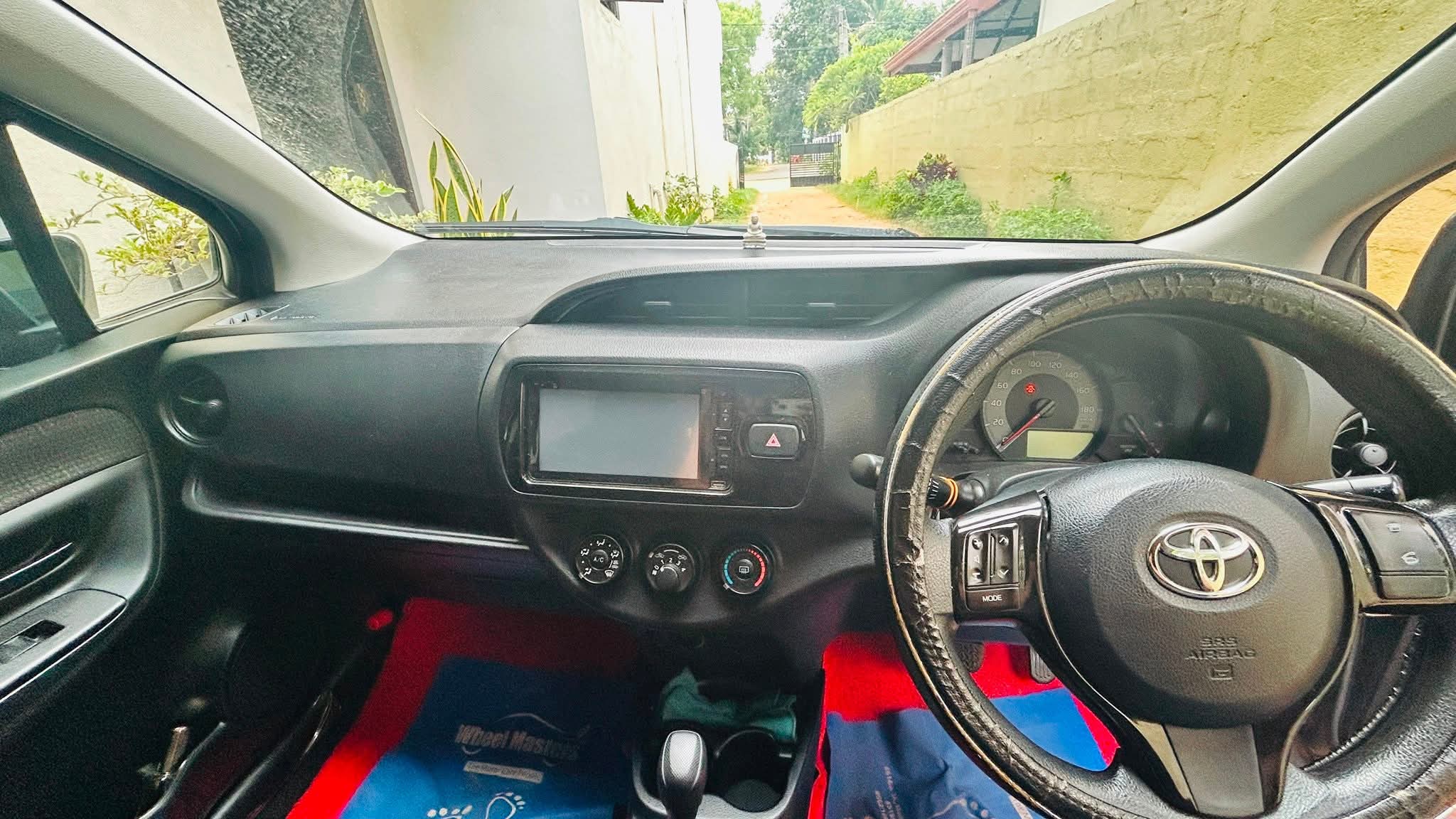 Toyota Vitz 2017 - பயன்படுத்தப்பட்டது கார் sale in Sri Lanka - patpat.lk