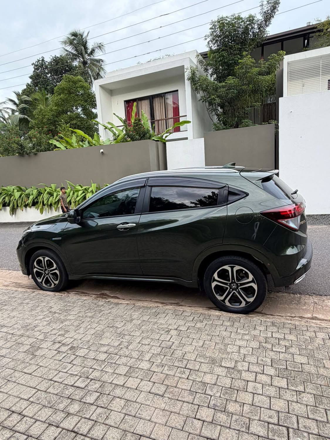 Honda Vezel 2014 - Used SUV sale in Sri Lanka - patpat.lk