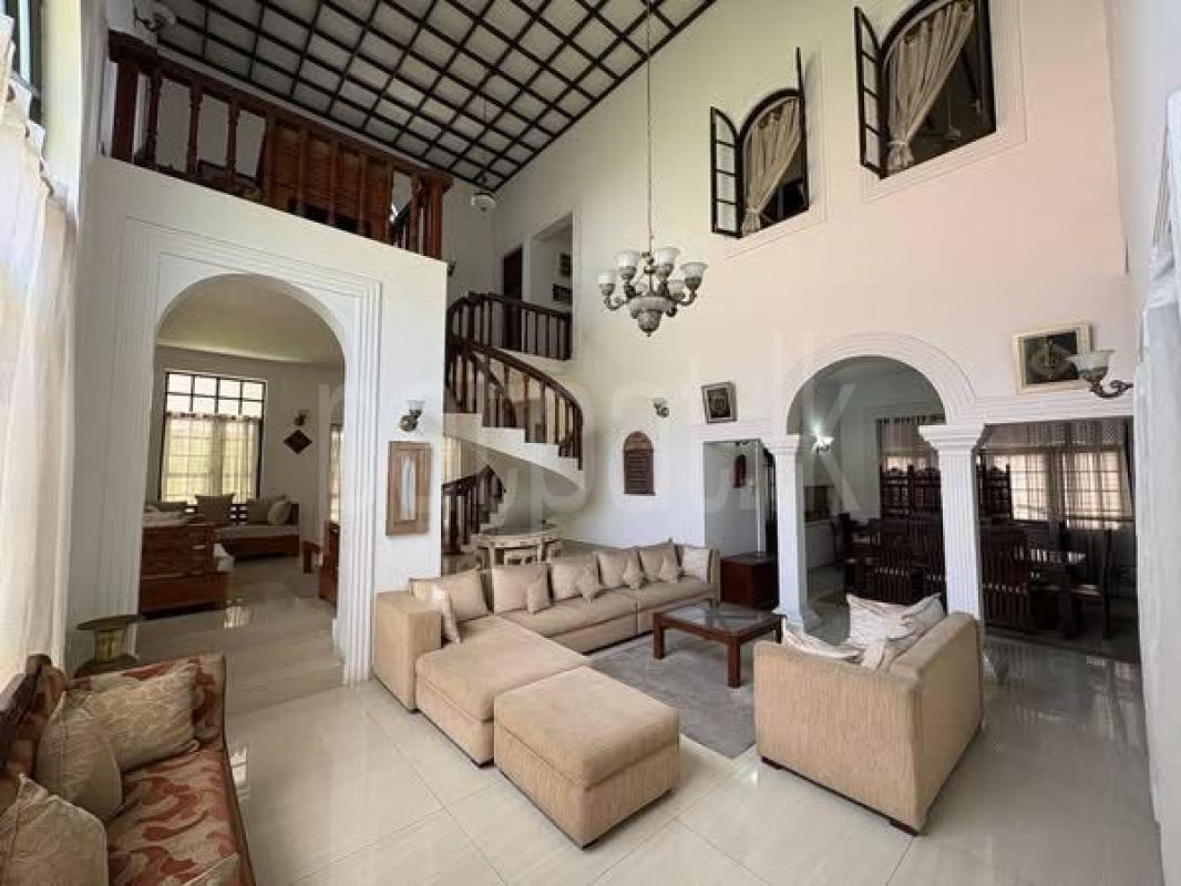 House for Sale in Bambalapitiya (Colombo 04)