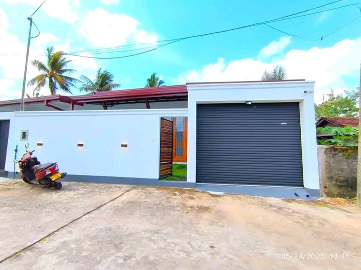 House for Sale in Athurugiriya