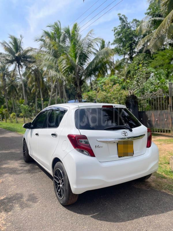 Toyota Vitz 2015 - பயன்படுத்தப்பட்டது கார் sale in Sri Lanka - patpat.lk