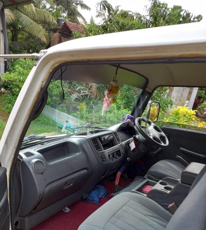 Nissan Caravan 1985 - பயன்படுத்தப்பட்டது வேன் sale in Sri Lanka - patpat.lk