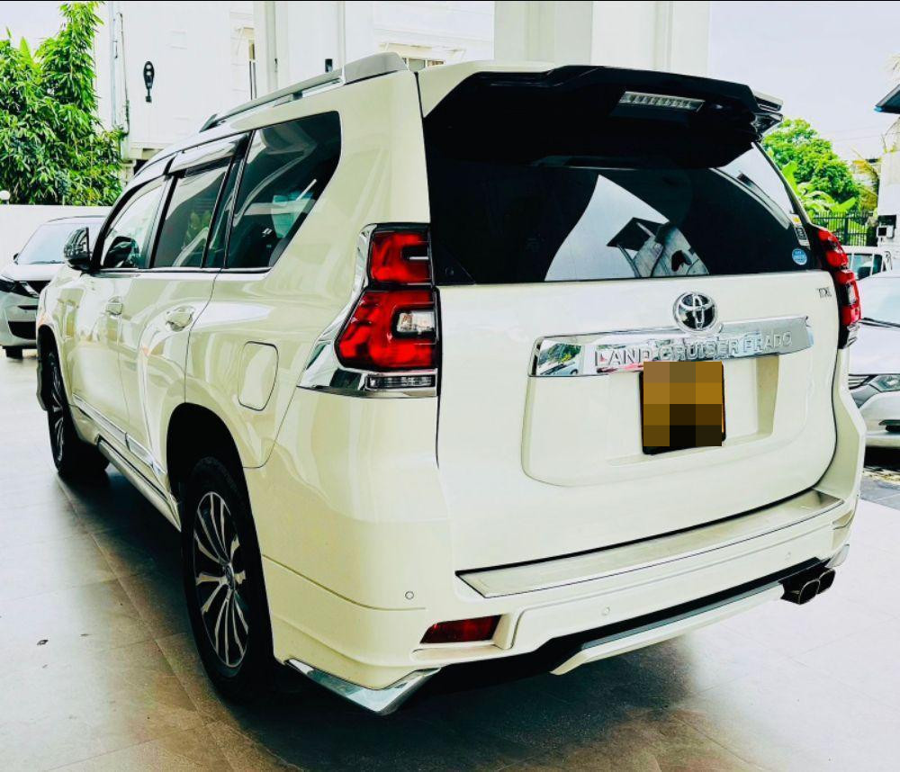 Toyota Land Cruiser 2017 - பயன்படுத்தப்பட்டது SUV sale in Sri Lanka - patpat.lk