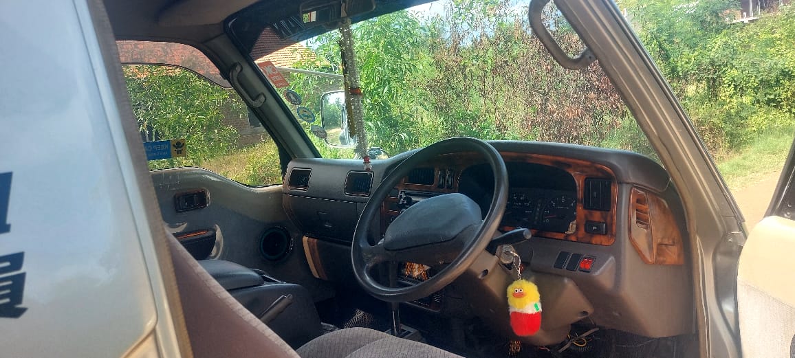 Nissan Caravan 1994 - பயன்படுத்தப்பட்டது வேன் sale in Sri Lanka - patpat.lk