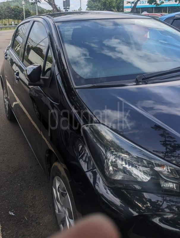 Toyota Vitz 2015 - பயன்படுத்தப்பட்டது கார் sale in Sri Lanka - patpat.lk