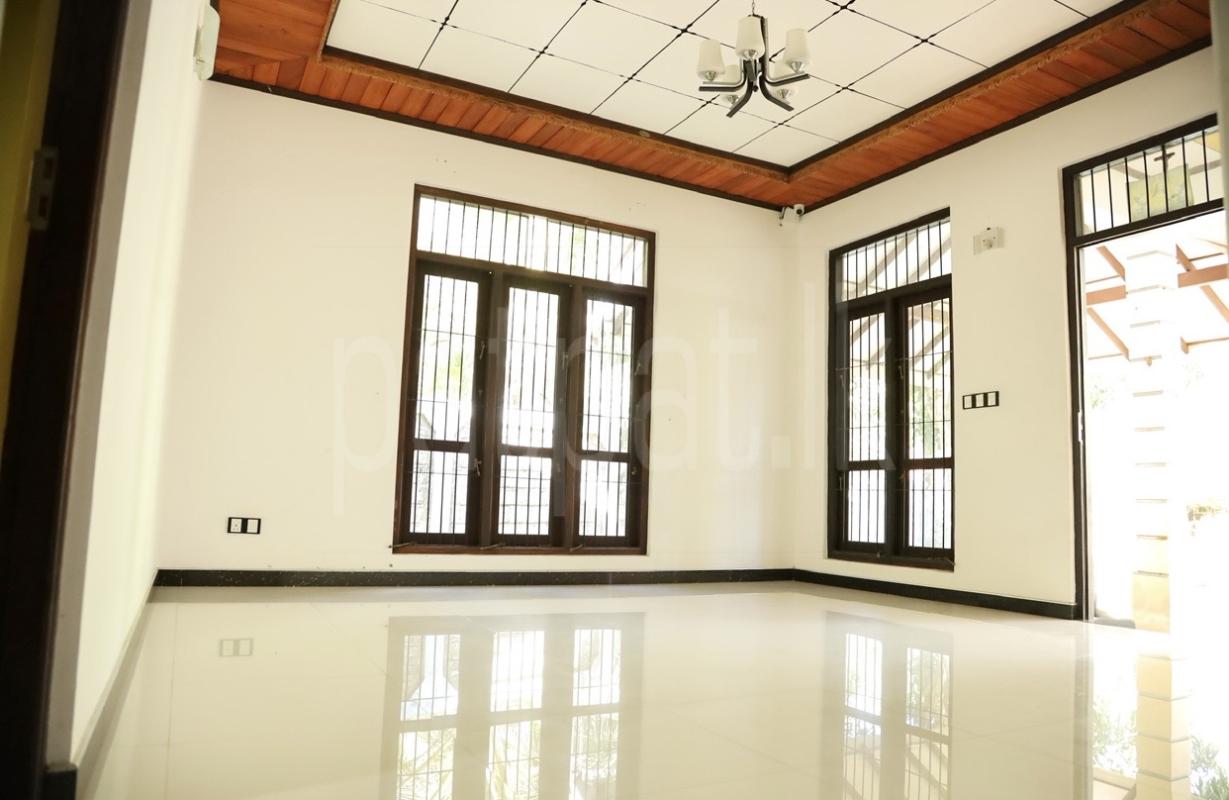 House for Sale in Wennappuwa