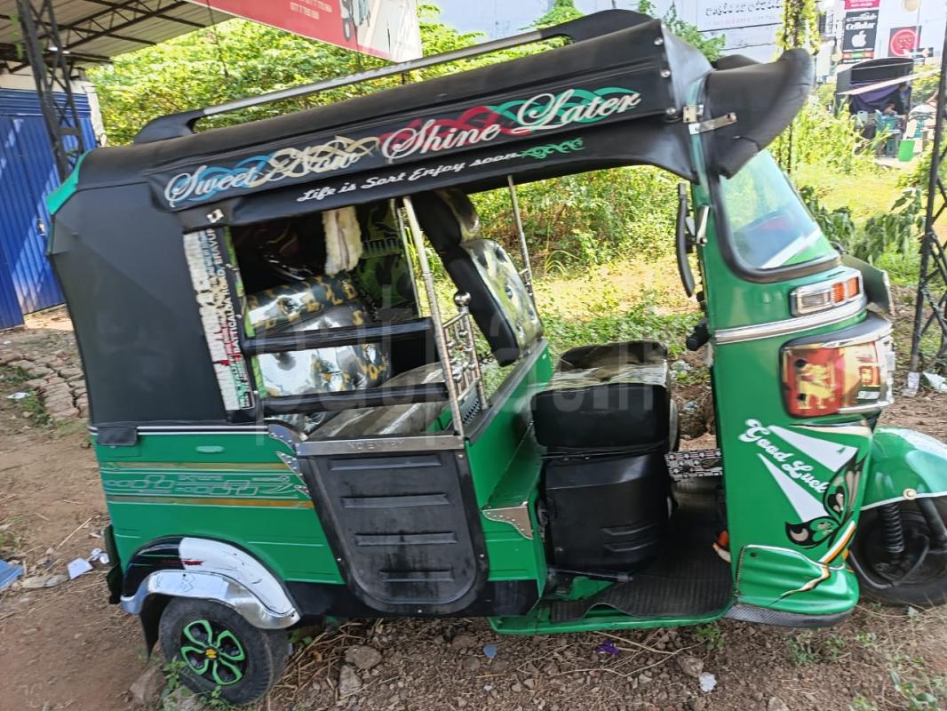 Bajaj Three Wheel 2016 - மறுசீரமைக்கப்பட்டது முச்சக்கர வண்டி sale in Sri Lanka - patpat.lk