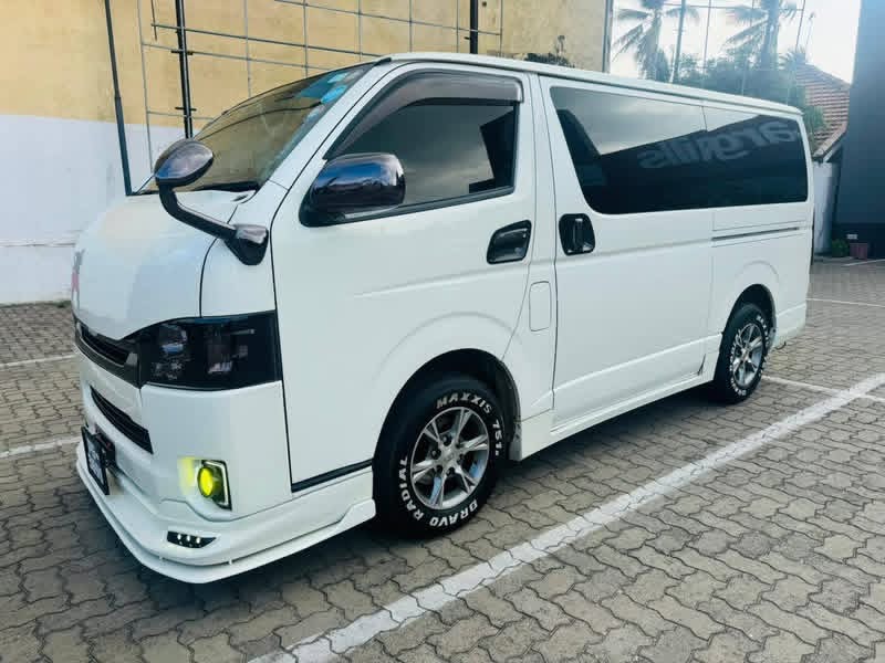 Toyota Hiace 2012 - பயன்படுத்தப்பட்டது வேன் sale in Sri Lanka - patpat.lk