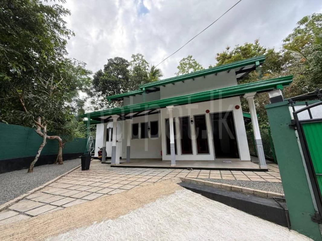 House for Sale in Bandaragama ads-image-1