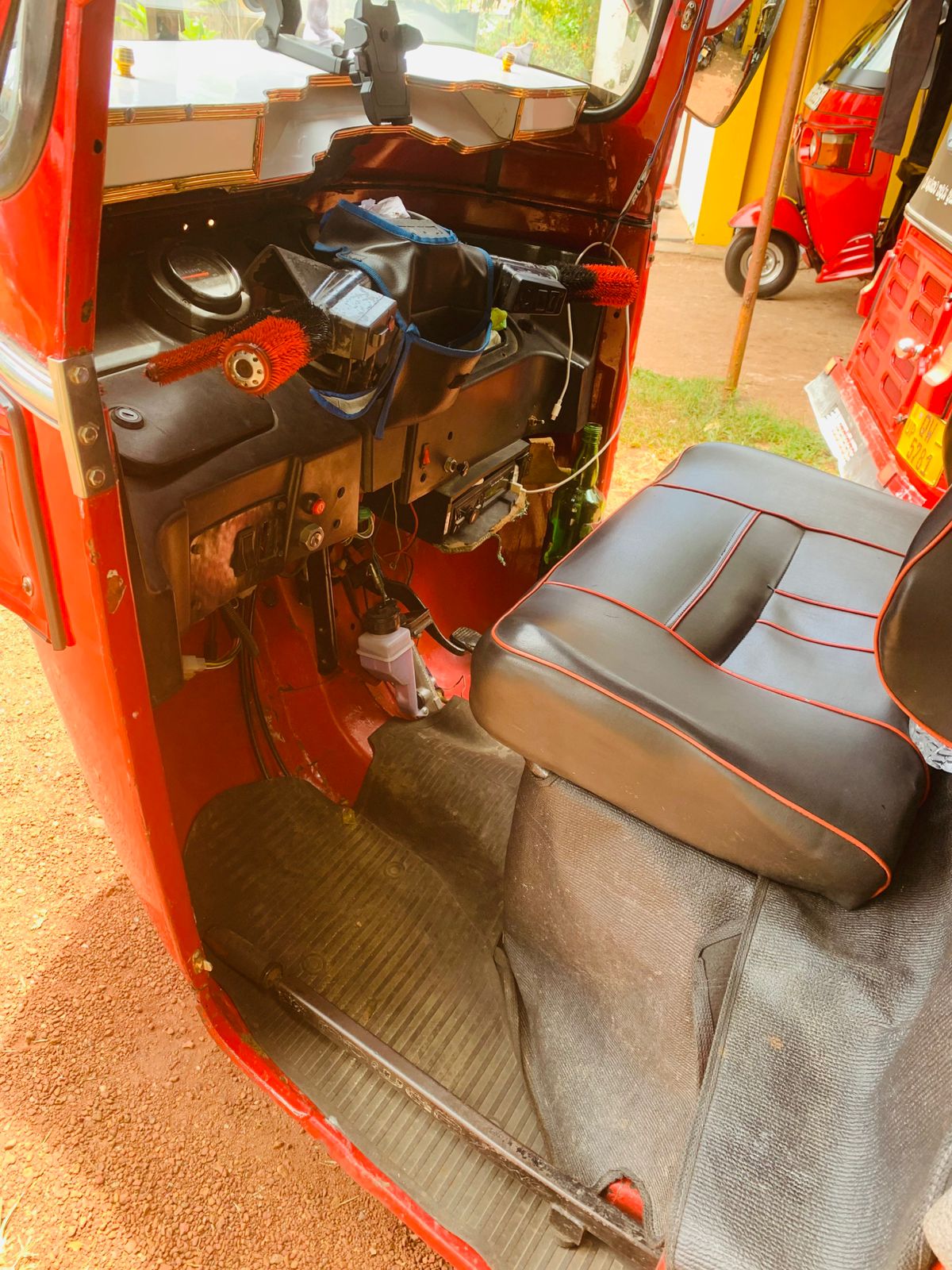 Bajaj Three Wheel 2011 - භාවිතා කරන ලද ත්‍රිරෝද රථය sale in Sri Lanka - patpat.lk