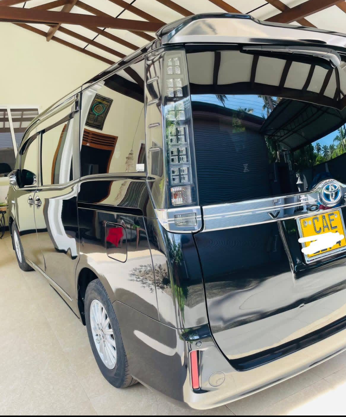 Toyota Voxy 2014 - பயன்படுத்தப்பட்டது வேன் sale in Sri Lanka - patpat.lk