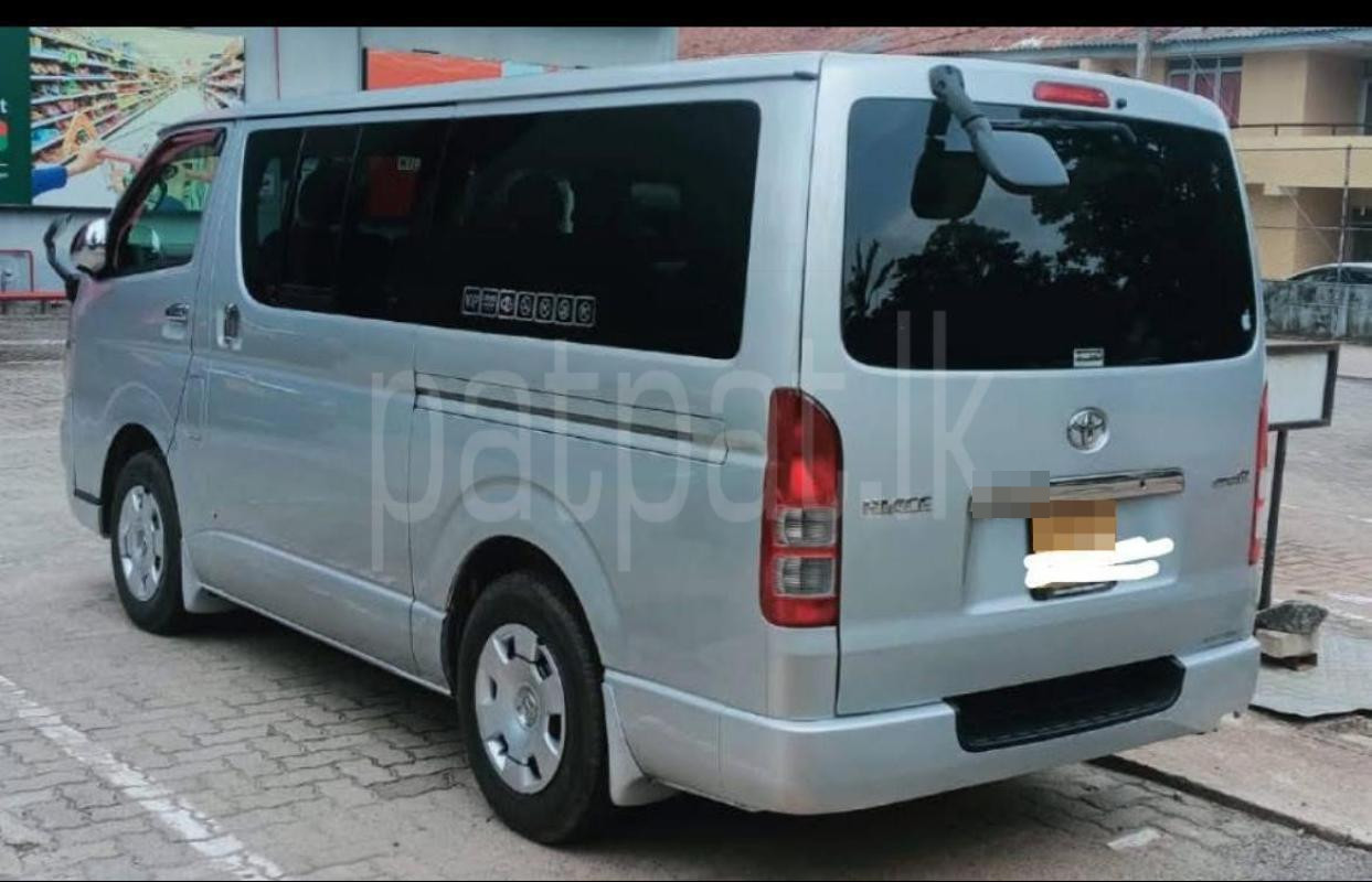 Toyota Hiace 2005 - பயன்படுத்தப்பட்டது வேன் sale in Sri Lanka - patpat.lk