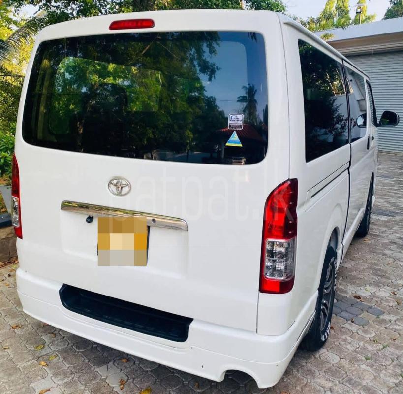 Toyota Hiace 2006 - භාවිතා කරන ලද වෑන් රථය sale in Sri Lanka - patpat.lk