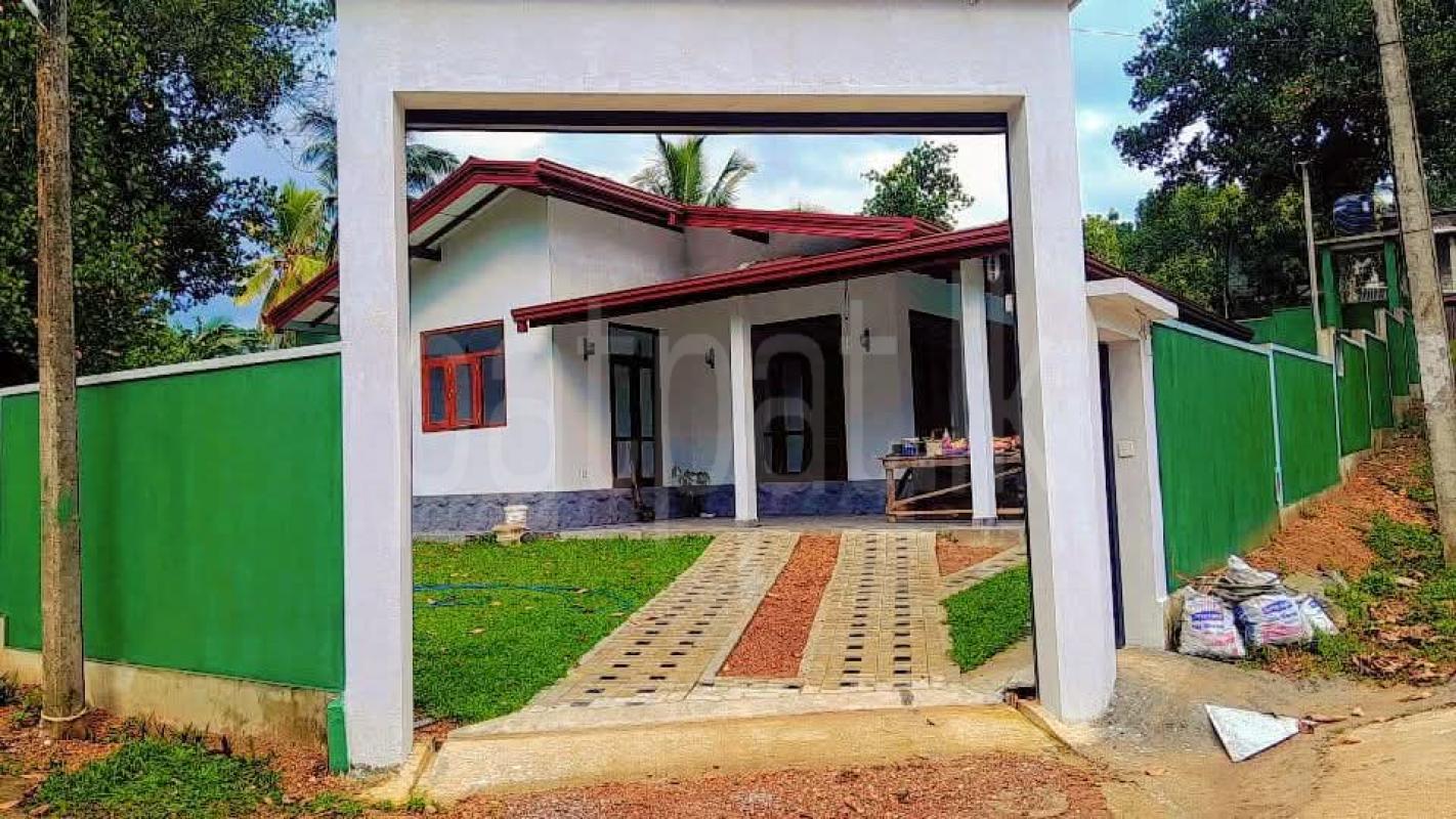 House for Sale in Bandaragama ads-image-1