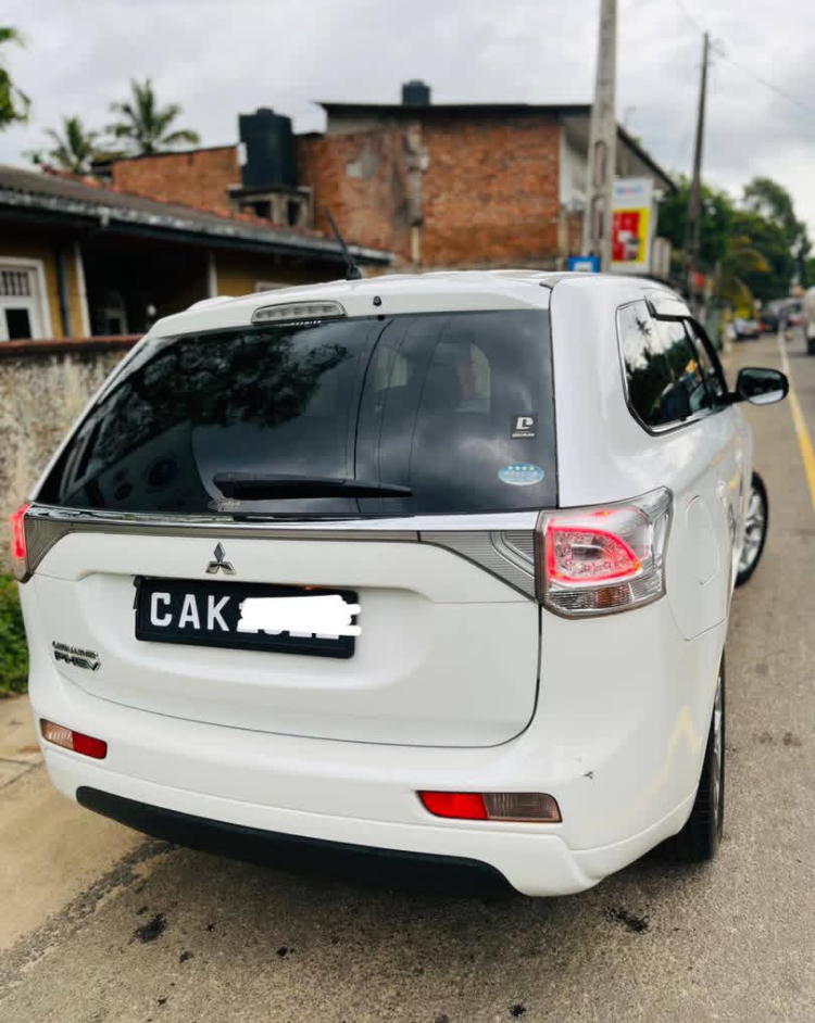 Mitsubishi Outlander 2015 - Used SUV sale in Sri Lanka - patpat.lk
