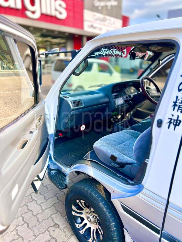 Toyota Hiace 1994 - Used Van sale in Sri Lanka - patpat.lk