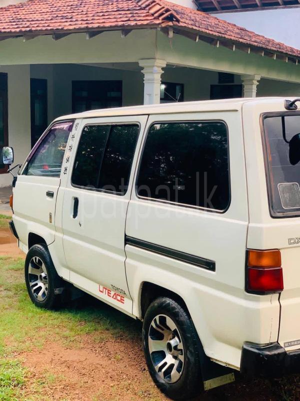 Toyota LITE ACE  1990 - பயன்படுத்தப்பட்டது வேன் sale in Sri Lanka - patpat.lk