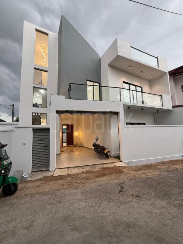 House for Sale in Athurugiriya