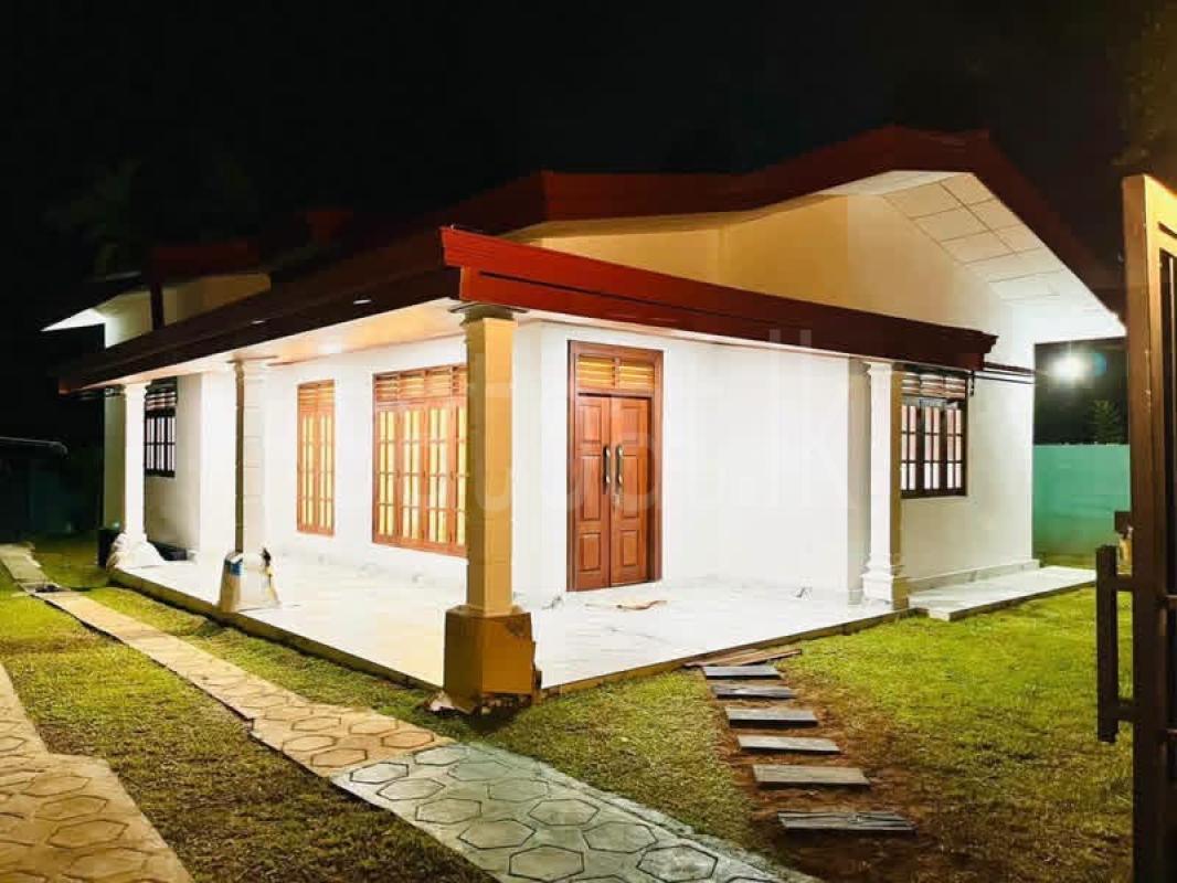 House for Sale in Weliveriya