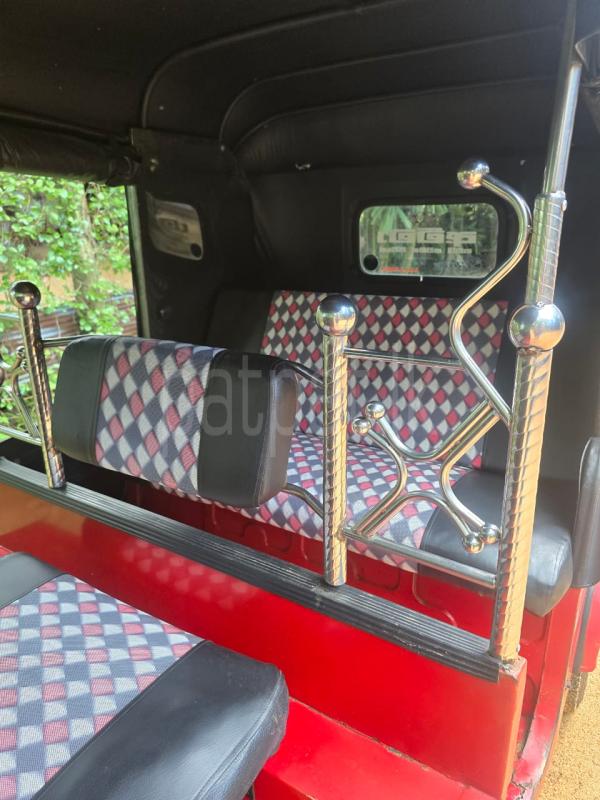 Bajaj Three Wheel 2012 - பயன்படுத்தப்பட்டது முச்சக்கர வண்டி sale in Sri Lanka - patpat.lk